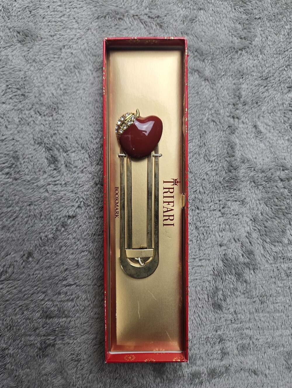 Trifari Red Apple Bookmark Metal Women Solid Boxed MTRU7817 Enameled Gold-Tone